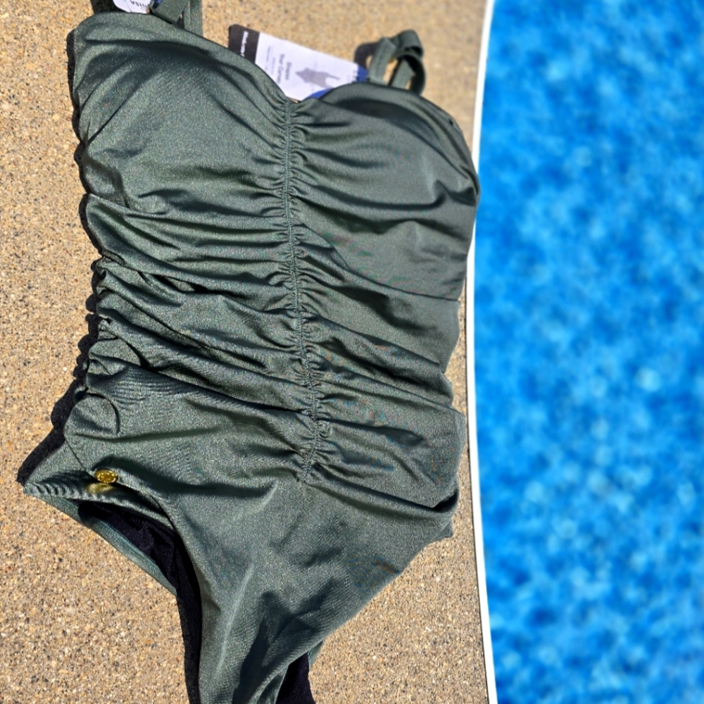 BNWT Leonisa's one-piece swimsuit with slimming compression Size L